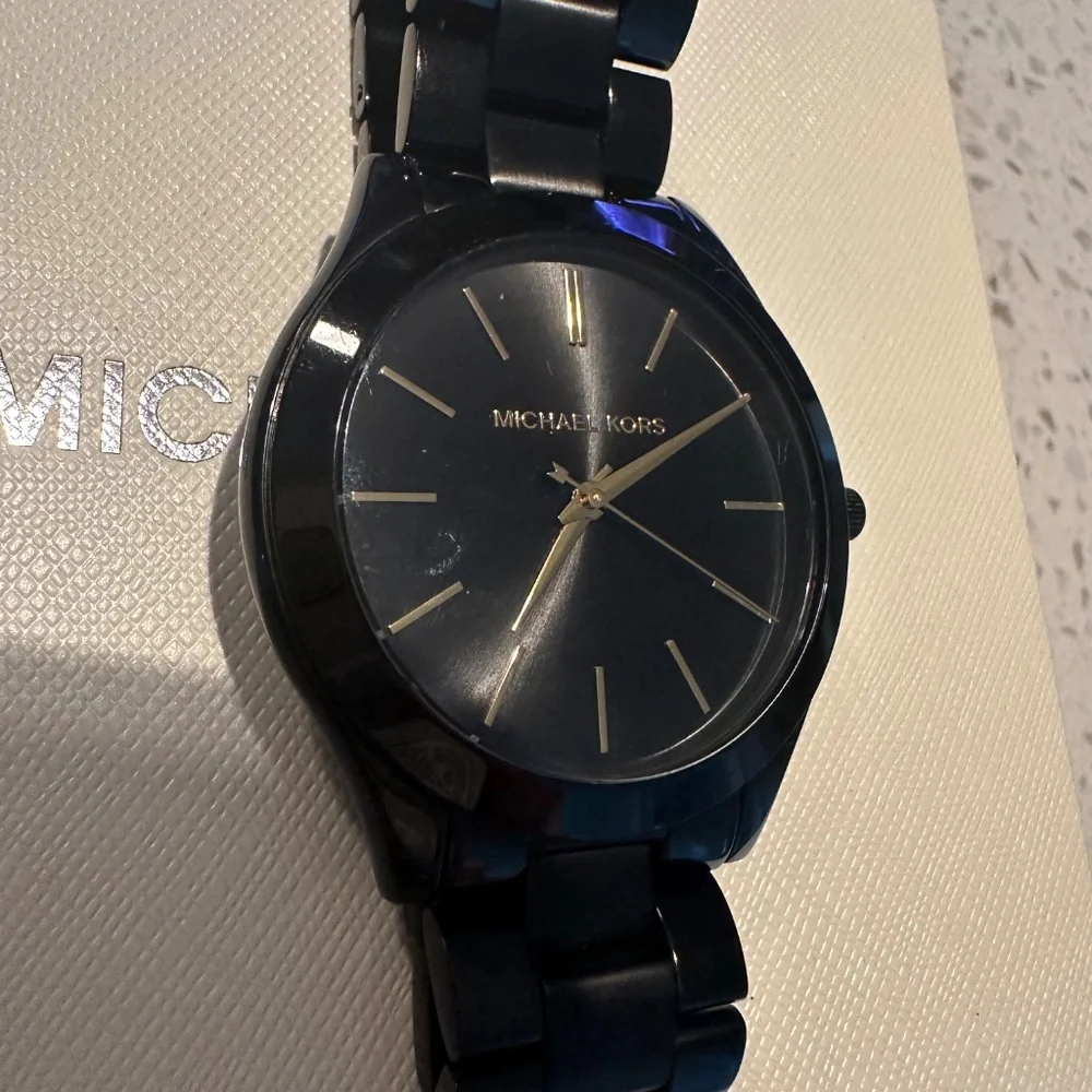 Woman’s Michael Kors Watch - Picture 2 of 3